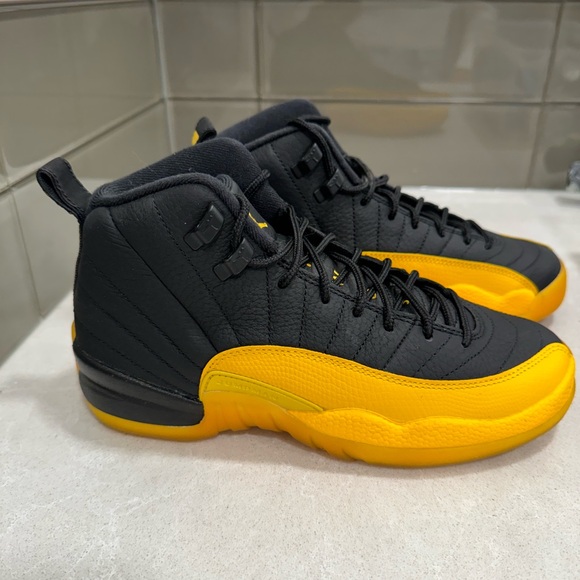 Jordan 12 Retro: Black University Gold - Picture 4 of 4